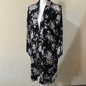 Spiritual Gangster Black and White Floral Lightweight Robe